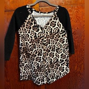 Leopard print 3/4 sleeve shirt
